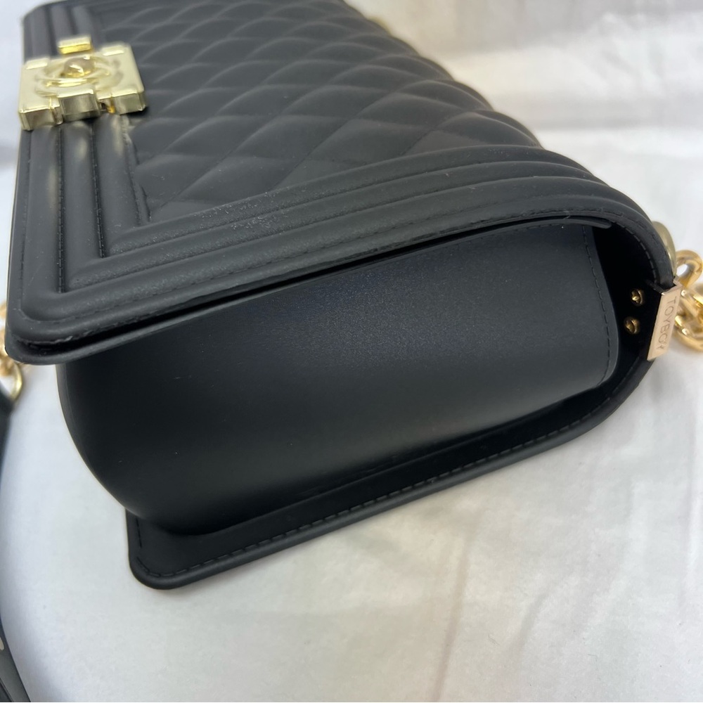 TOYBOY black quilted jelly crossbody bag with gold chain and accents. - Picture 8 of 12